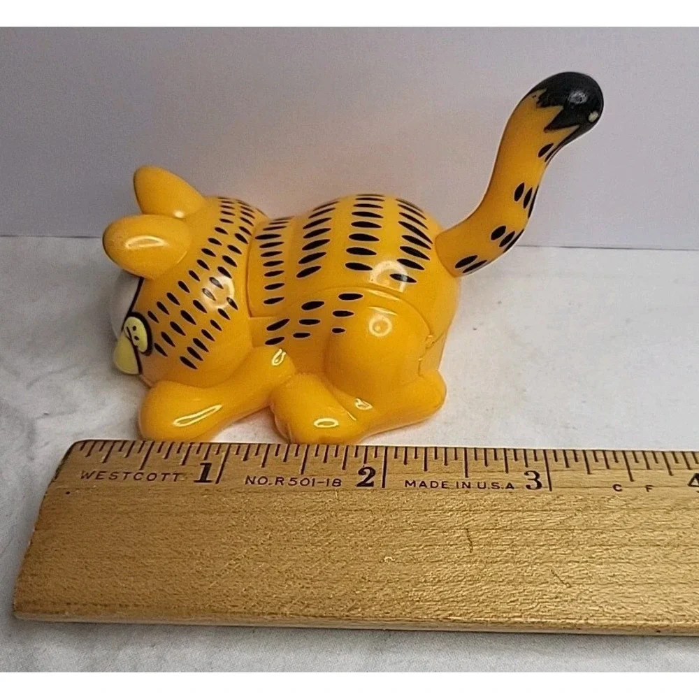 Garfield Magnifying Magnifier Lens Plastic Toy Cat